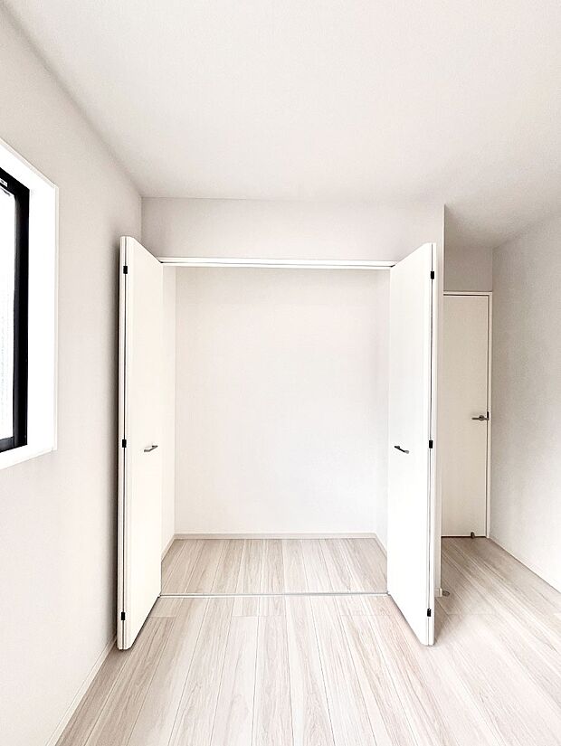 たっぷりの収納スペースで快適に暮らせそう 