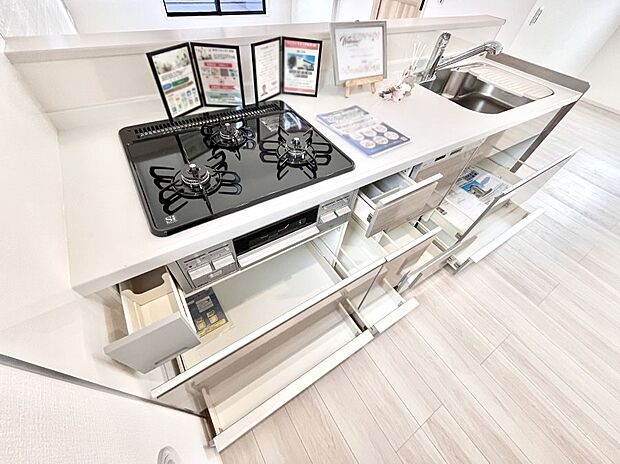 使いやすさを優先したスライド式収納タイプ！