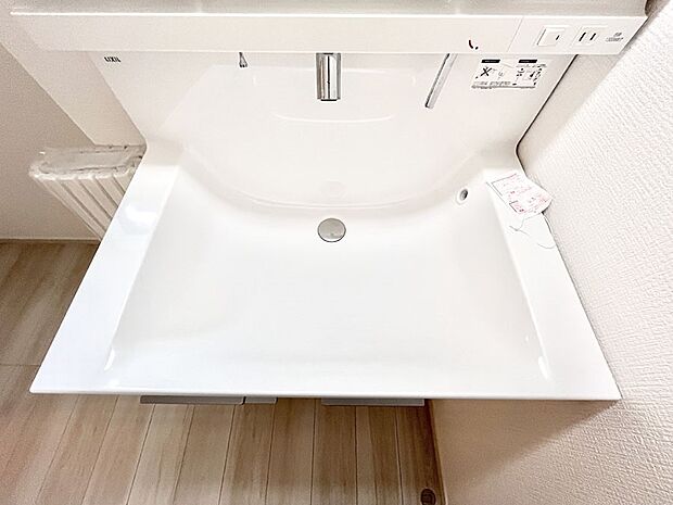 ハンドシャワー付き!使いやすい洗面台。