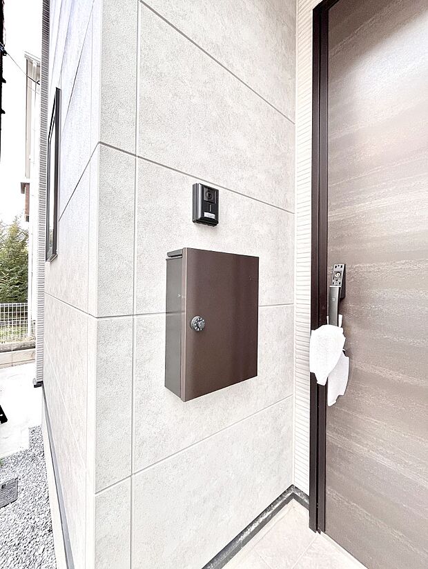 シンプルデザインのポスト。