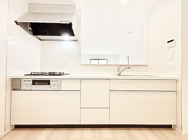 システムキッチンはシンプルでスッキリした飽きの来ないデザインなので永く使えそう！