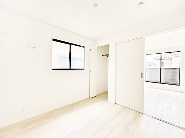 洋室にはクローゼット付き。スッキリとした空間でゆったり寛げます！