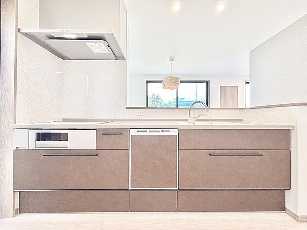 料理をしながらでもご家族との会話を楽しめる対面キッチン