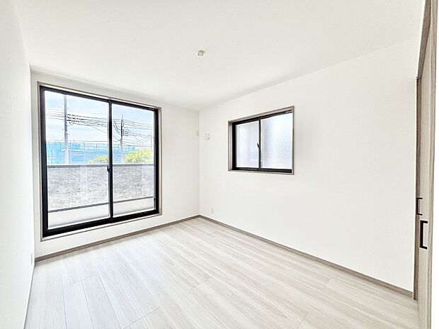 2面採光なので、明るく風通しも良く心地良い生活が送れます。