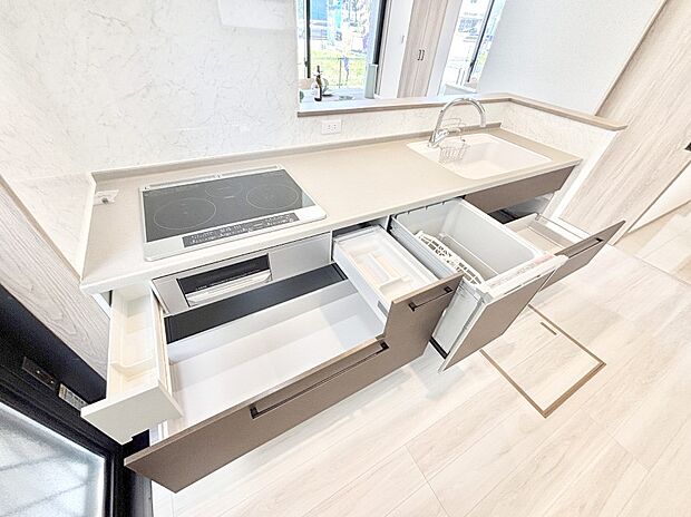 使いやすさを優先したスライド式収納タイプ！