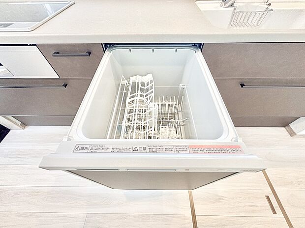 面倒なお片づけは食洗機にお任せ！家事の負担が減って、時間にも気持ちにもゆとりができます。