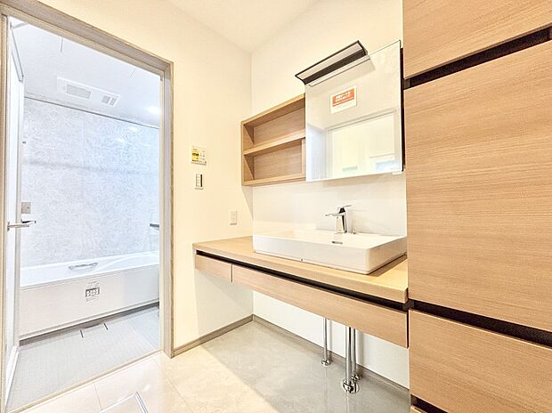 清潔感のある快適空間です。毎日の身支度も気持ち良くお使い頂けます。 