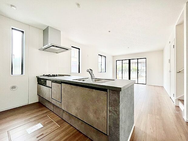 料理をしながらご家族との会話を楽しめる対面カウンターキッチン