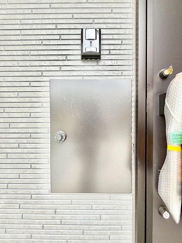 シンプルデザインのポスト。