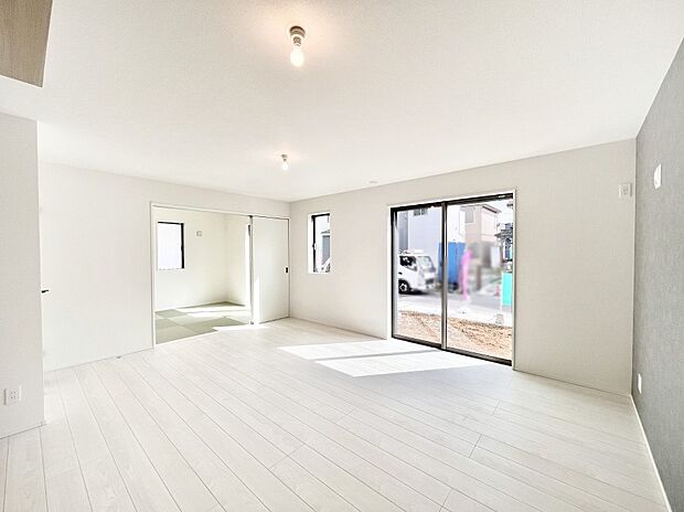 家族団らんの時間も増えそうなくつろぎのリビングダイニング。   