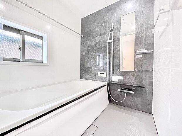 落ち着いた雰囲気でゆっくりお寛ぎいただけるバスルーム