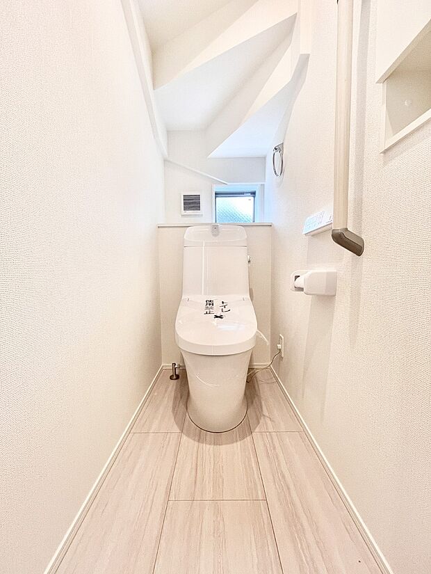 明るく清潔感のあるトイレです。 