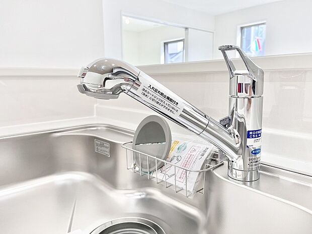 いつでも清潔なおいしいお水を。一つの水栓で水道水と浄水を使い分け。