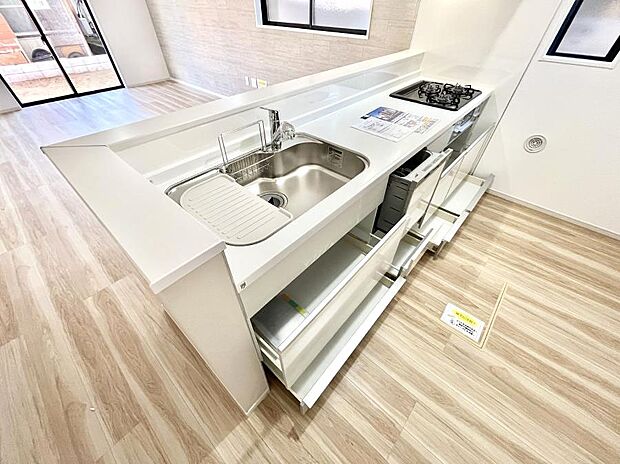 使いやすさを優先したスライド式収納タイプ!