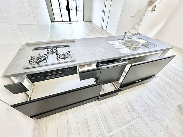 使いやすさを優先したスライド式収納タイプ!