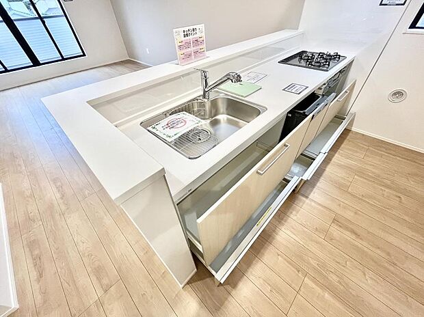 使いやすさを優先したスライド式収納タイプ!