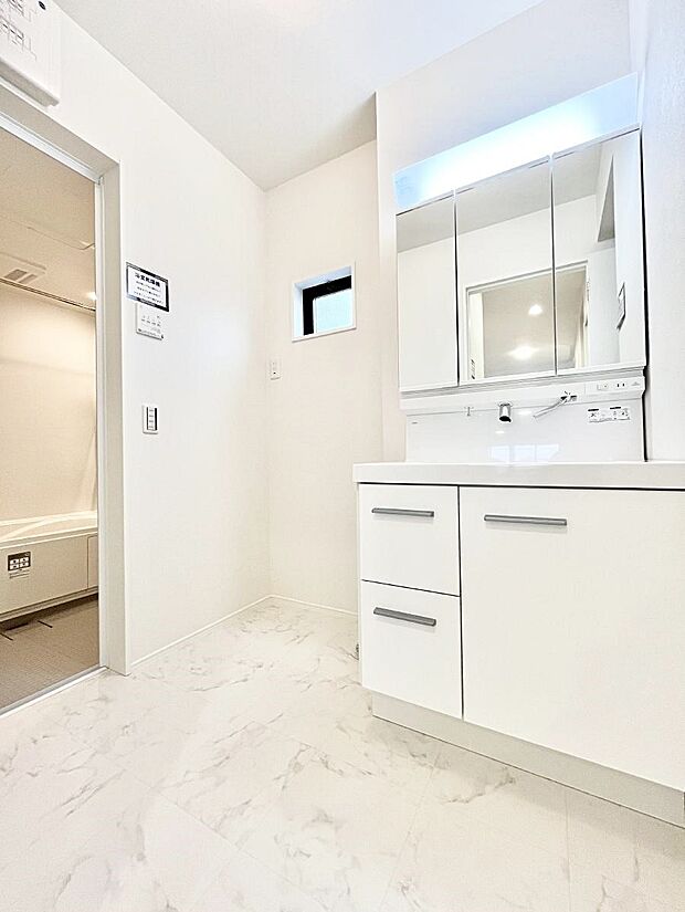 清潔感のある快適空間です。毎日の身支度も気持ち良くお使い頂けます