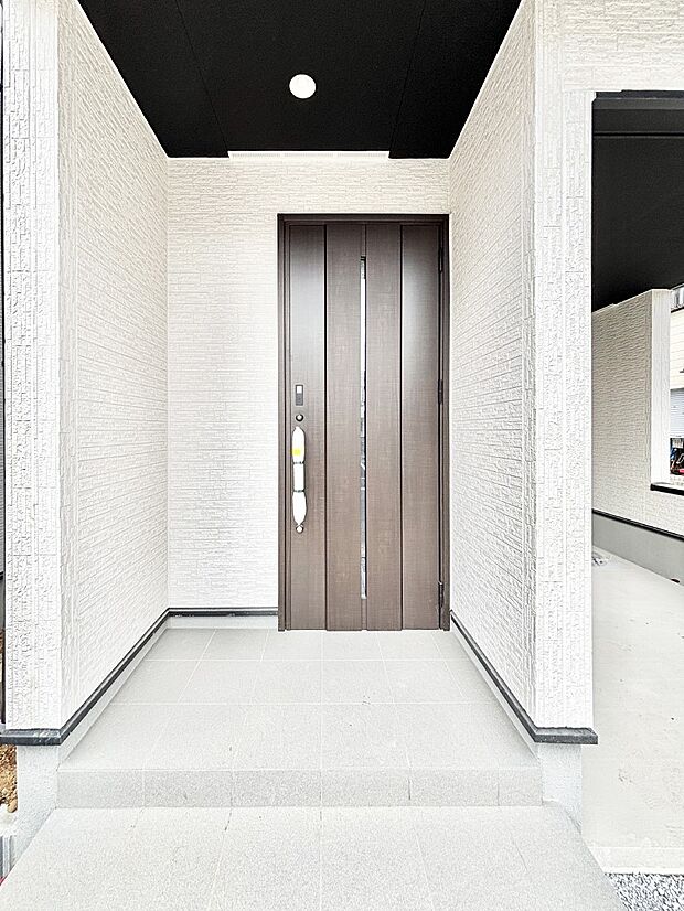 大切な家族、来客を出迎える玄関。