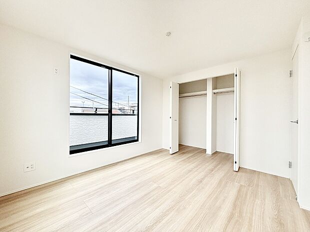 日当たりのいいお部屋は気持ちがいいですね。 