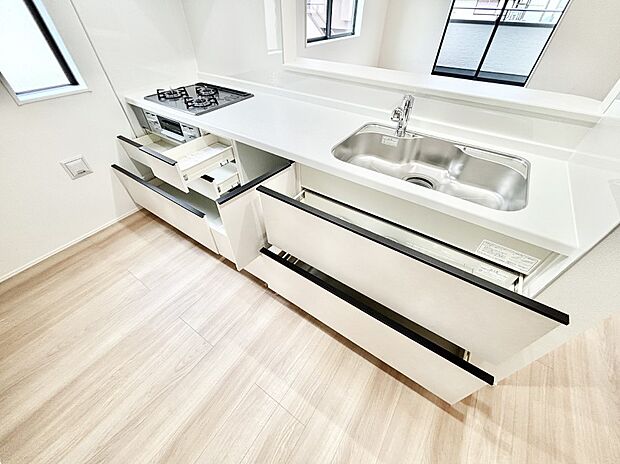 使いやすさを優先したスライド式収納タイプ！