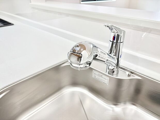 いつでも清潔なおいしいお水を。一つの水栓で水道水と浄水を使い分け。