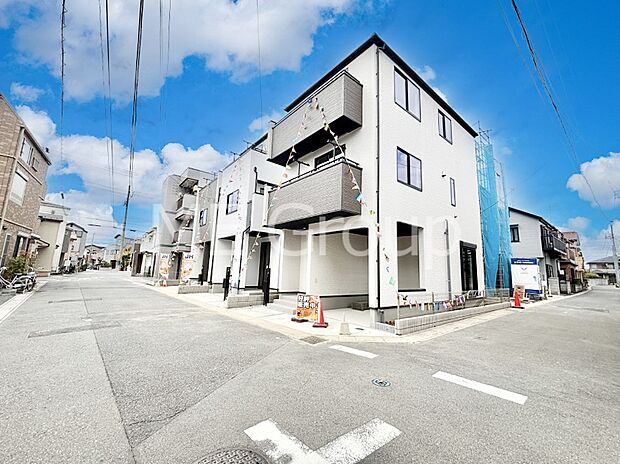 角地なので日当たりも良く、お家が堂々として見えます。