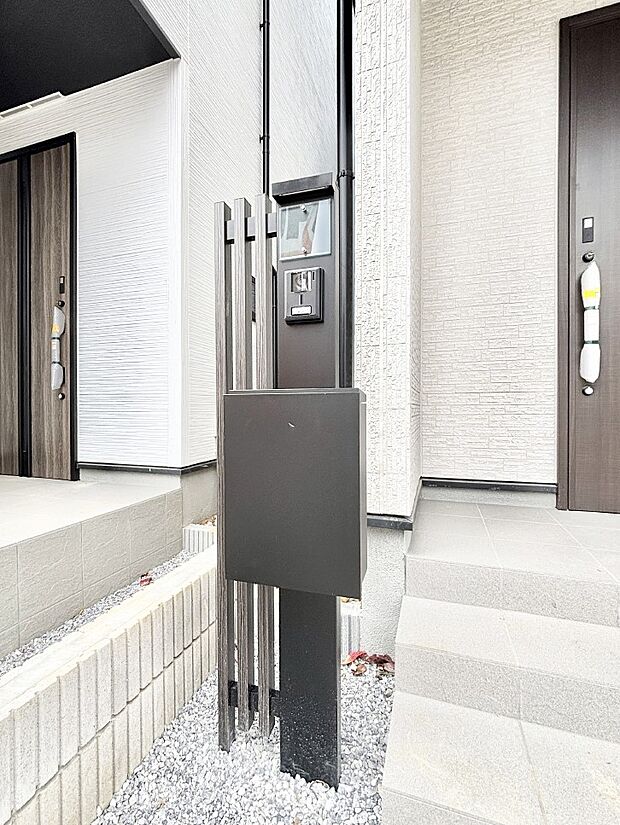 シンプルデザインのポスト。