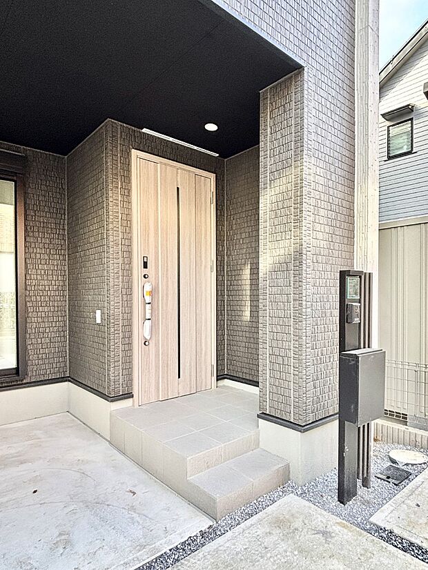 大切な家族、来客を出迎える玄関。