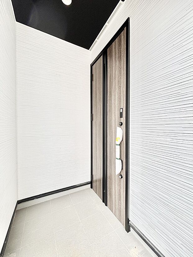 大切な家族、来客を出迎える玄関。