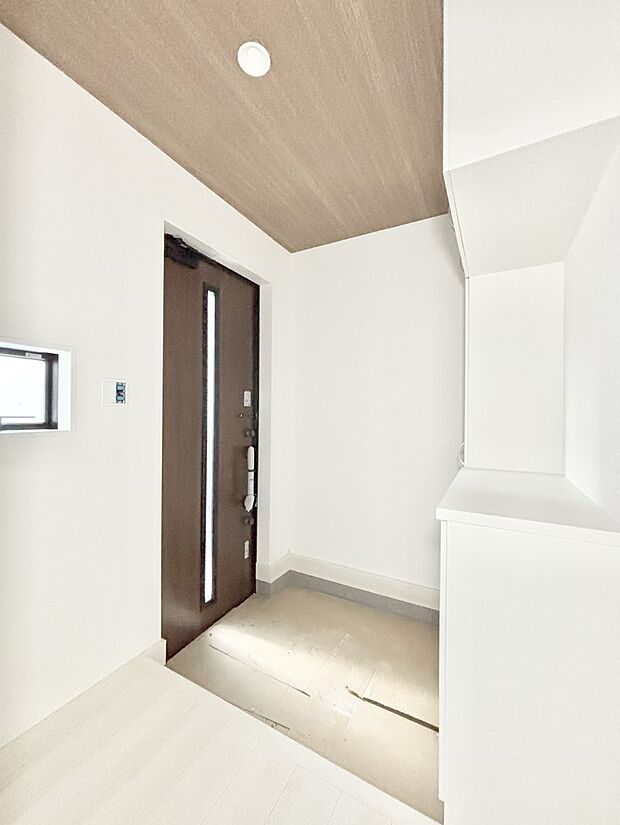 明るい玄関はお客様をお出迎えするのにぴったりです!