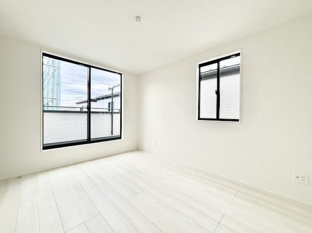 明るいバルコニーサイドに洋室を設置。目覚めの良い寝室に。 