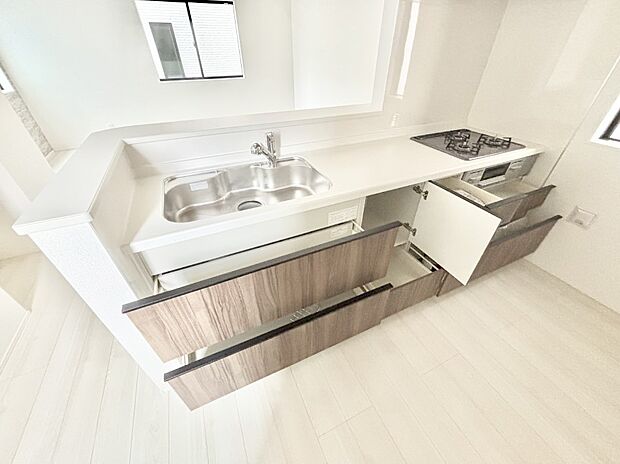 使いやすさを優先したスライド式収納タイプ!