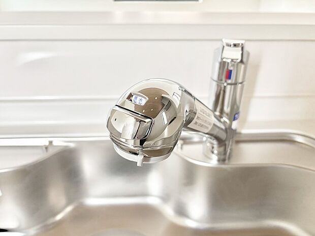 いつでも清潔なおいしいお水を。一つの水栓で水道水と浄水を使い分け。