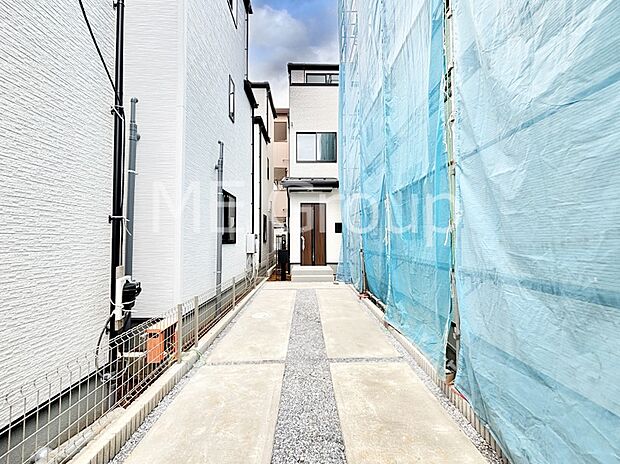 奥まった地形は、車道に面しておらず、静かでプライベート感を味わえる立地です。 