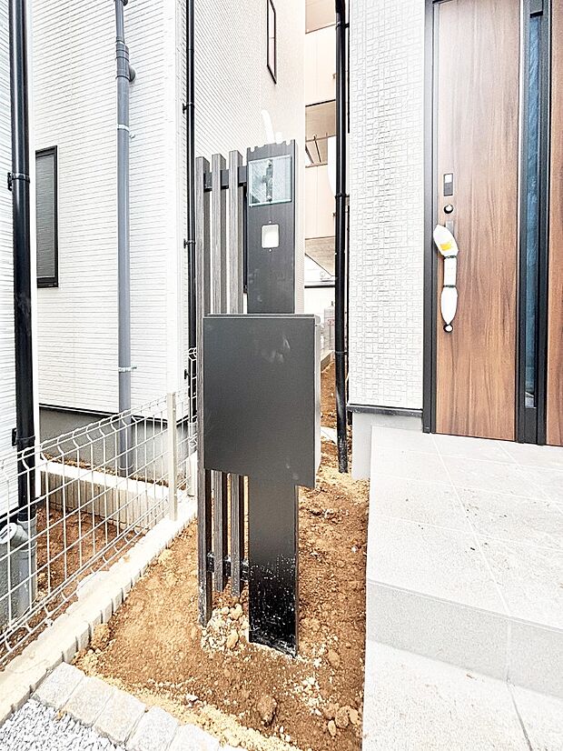 シンプルデザインのポスト。