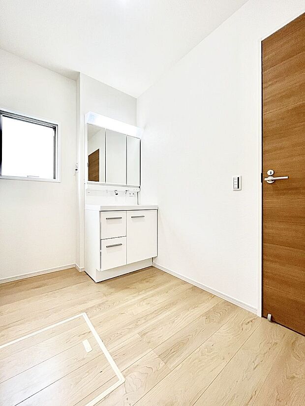 清潔感のある快適空間です。毎日の身支度も気持ち良くお使い頂けます。