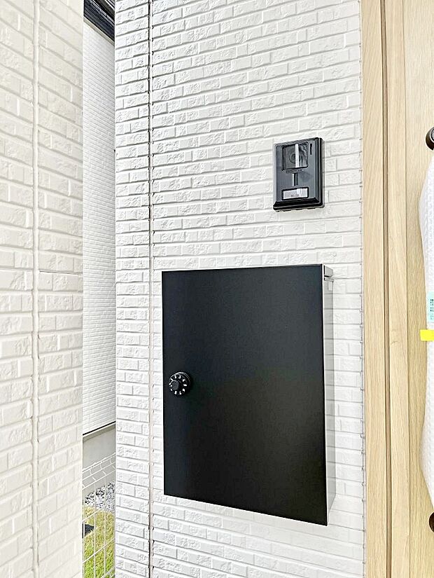 シンプルデザインのポスト。