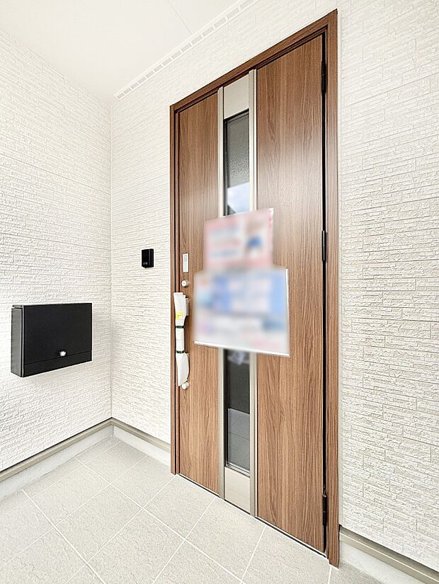住まいの顔を演出する、玄関ドア。