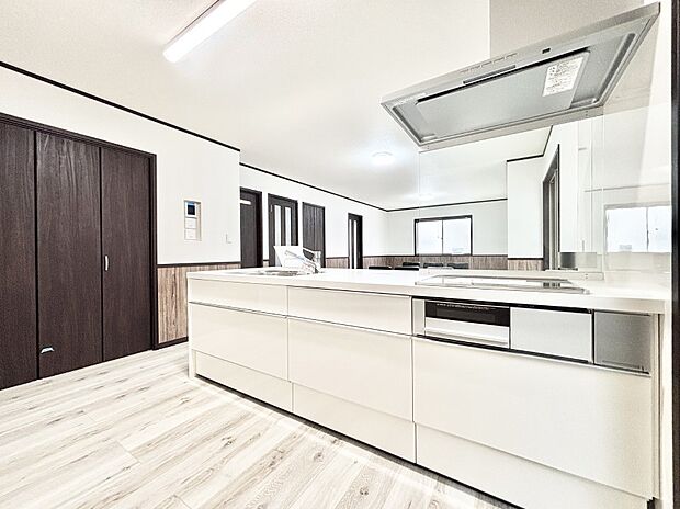 料理をしながらご家族との会話を楽しめる対面カウンターキッチン