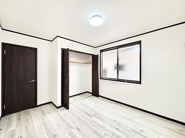 使いやすい形でベットや家具の置き方にも困ることもありません。