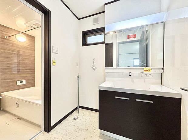 清潔感のある快適空間です。毎日の身支度も気持ち良くお使い頂けます。