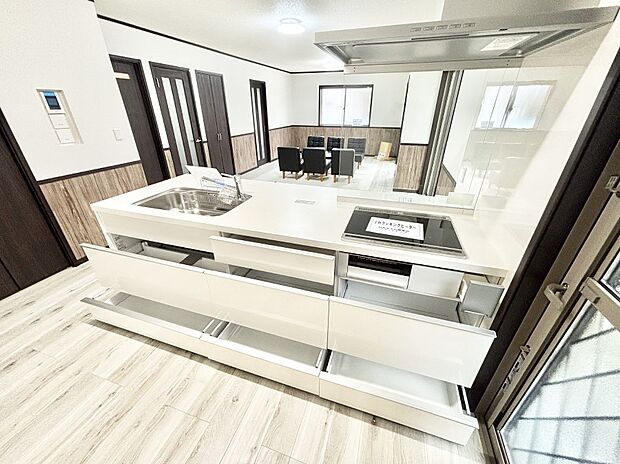 使いやすさを優先したスライド式収納タイプ!