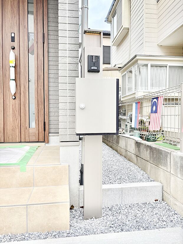 シンプルデザインのポスト。