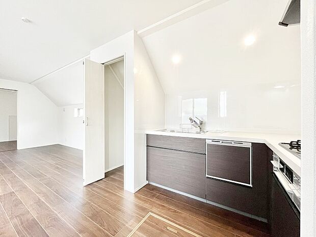 ゆとりあるキッチンではご家族と楽しくお料理ができます