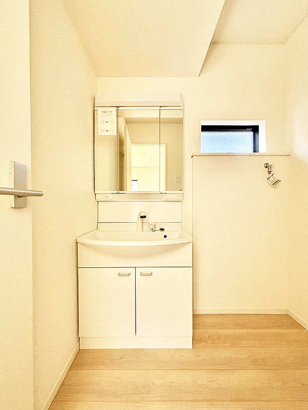 収納力と機能性に優れた洗面化粧台