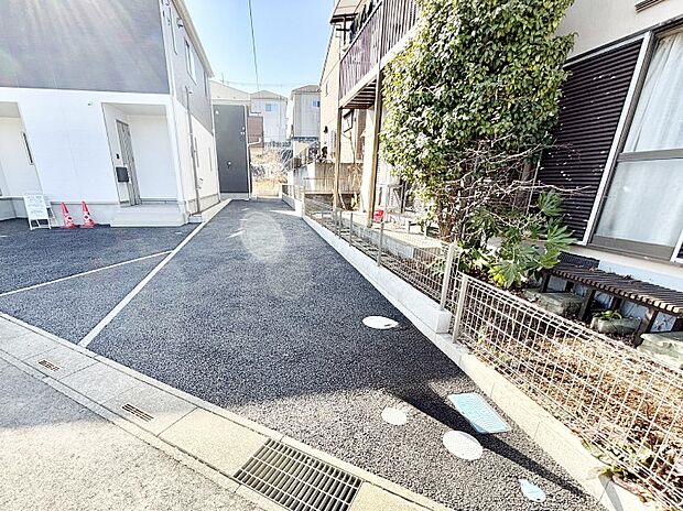 駐車2台可能！急なお客様の駐車に。また、ご家族の自転車スペースとしても大活躍。