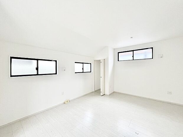 窓からのやさしい光が心地よいプライベートルーム