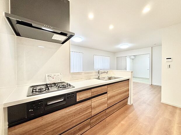 料理をしながらでもご家族との会話を楽しめる対面キッチン 