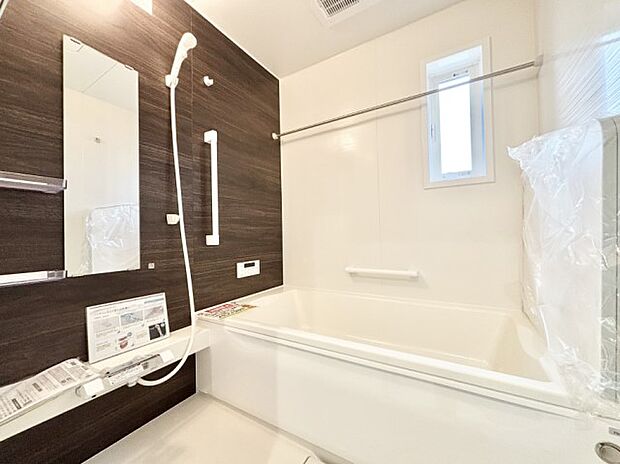 落ち着いた雰囲気でゆっくりお寛ぎいただけるバスルーム