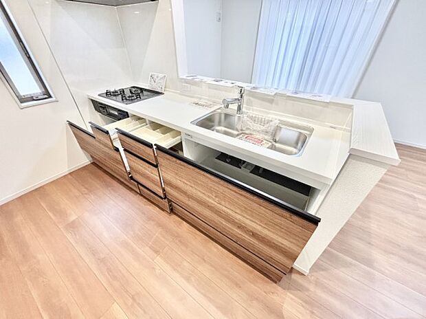 使いやすさを優先したスライド式収納タイプ！